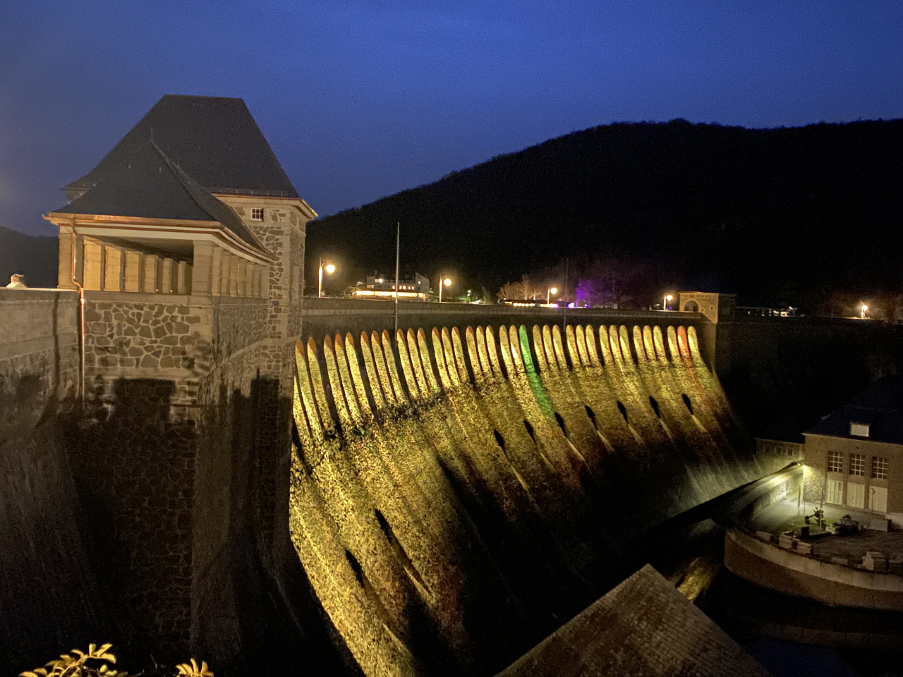 Dezember 2025
Beleuchtung 
